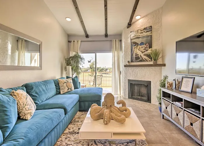 Golf Course, Mountain Views: Condo! Holiday home Scottsdale